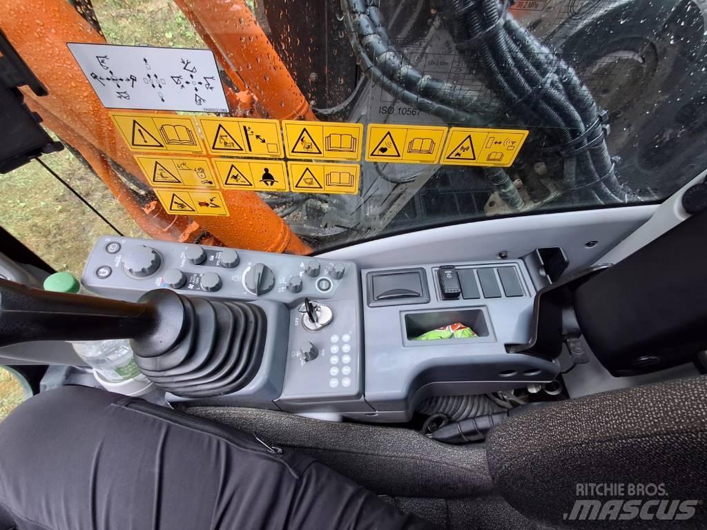 Hitachi ZX 225 US LC Bageri gusjeničari