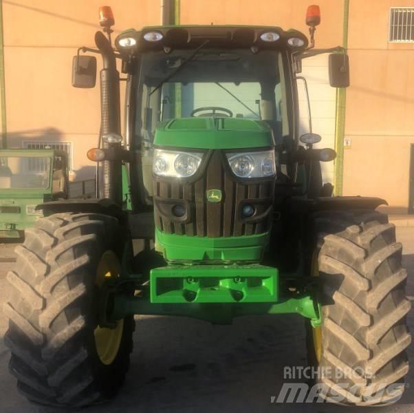 John Deere 6115 R Traktori