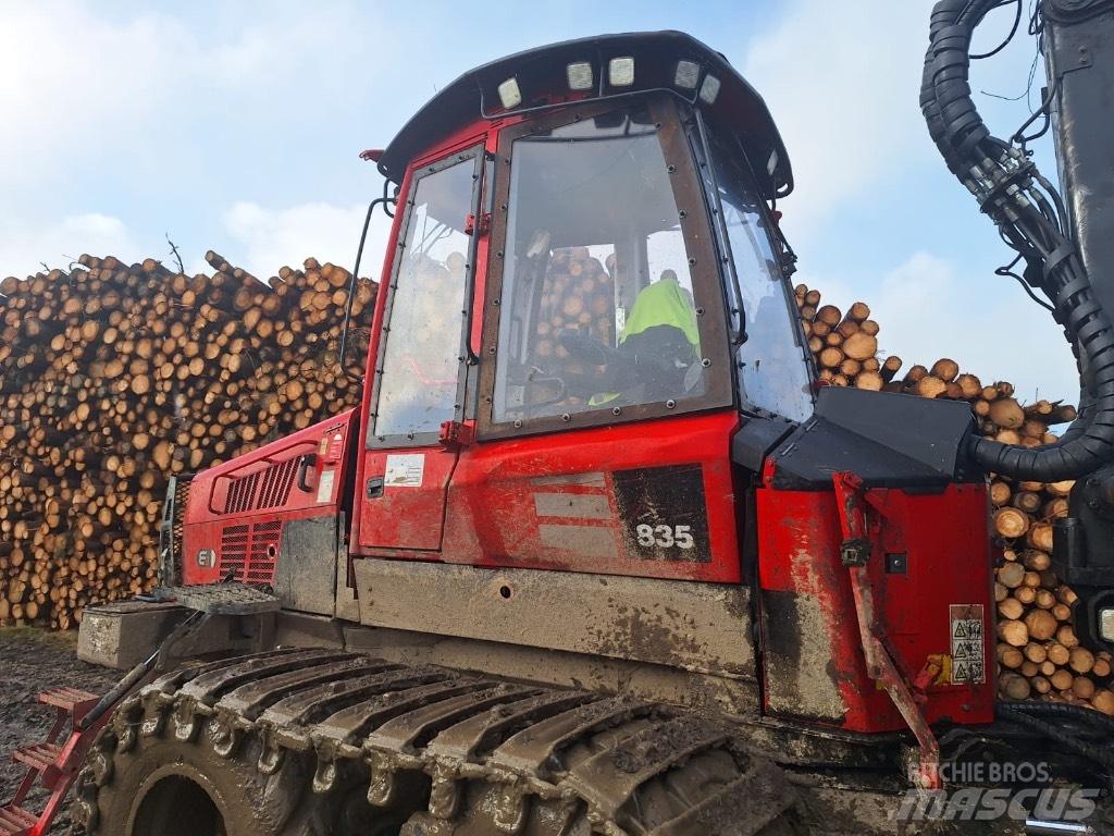 Komatsu 835 Forvarderi