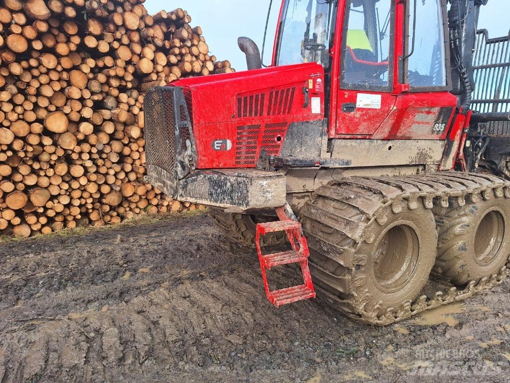 Komatsu 835 Forvarderi