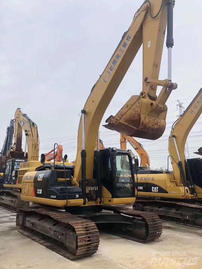 CAT 323 Bageri gusjeničari