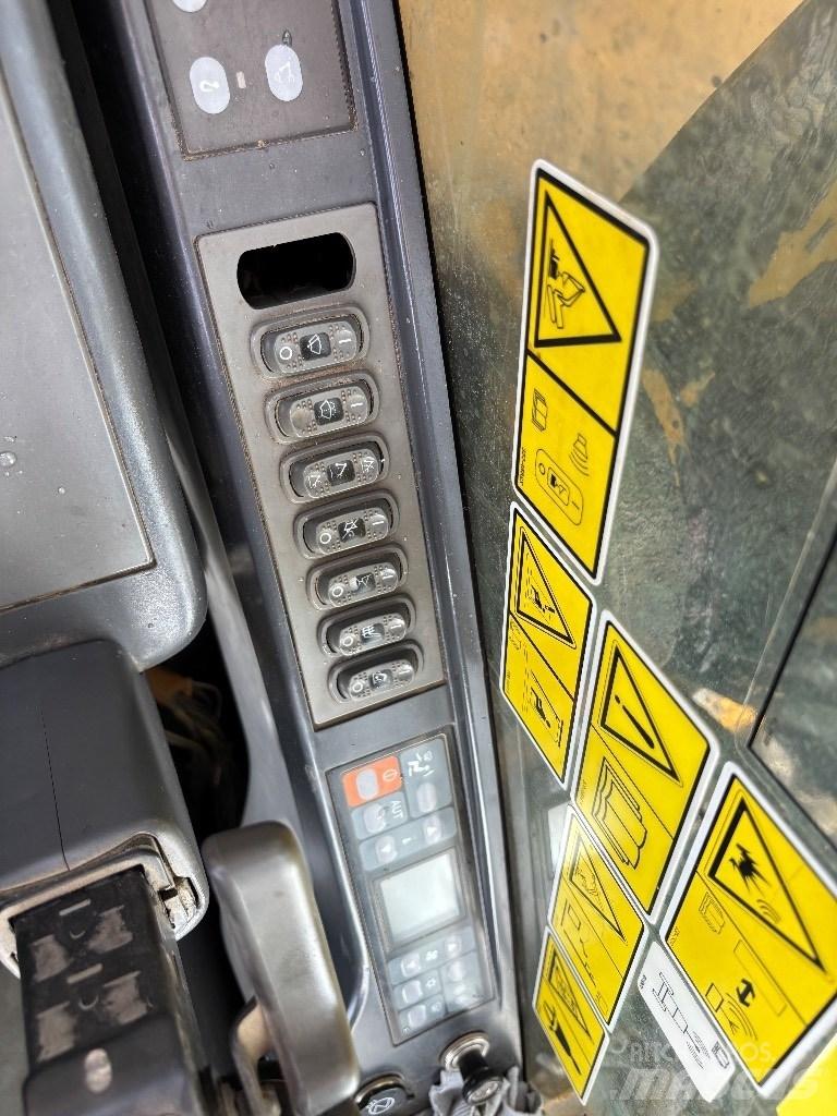 CAT 323 D LN Bageri gusjeničari