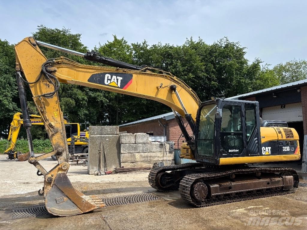 CAT 323 D LN Bageri gusjeničari