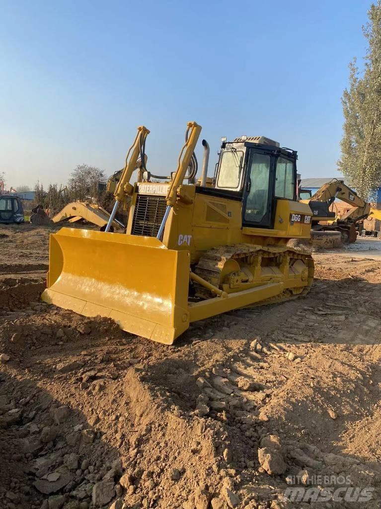 CAT D 6 G Buldožeri gusjeničari