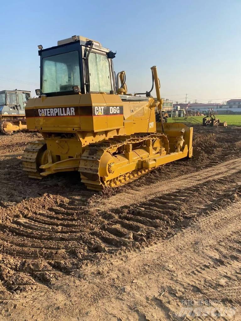 CAT D 6 G Buldožeri gusjeničari