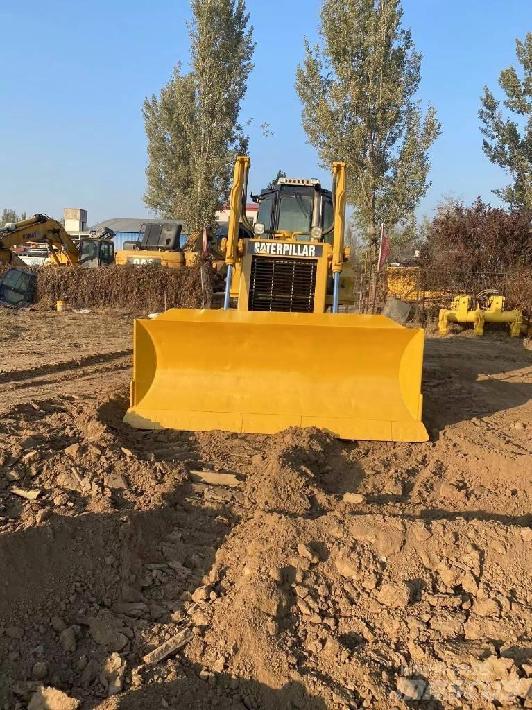 CAT D 6 G Buldožeri gusjeničari
