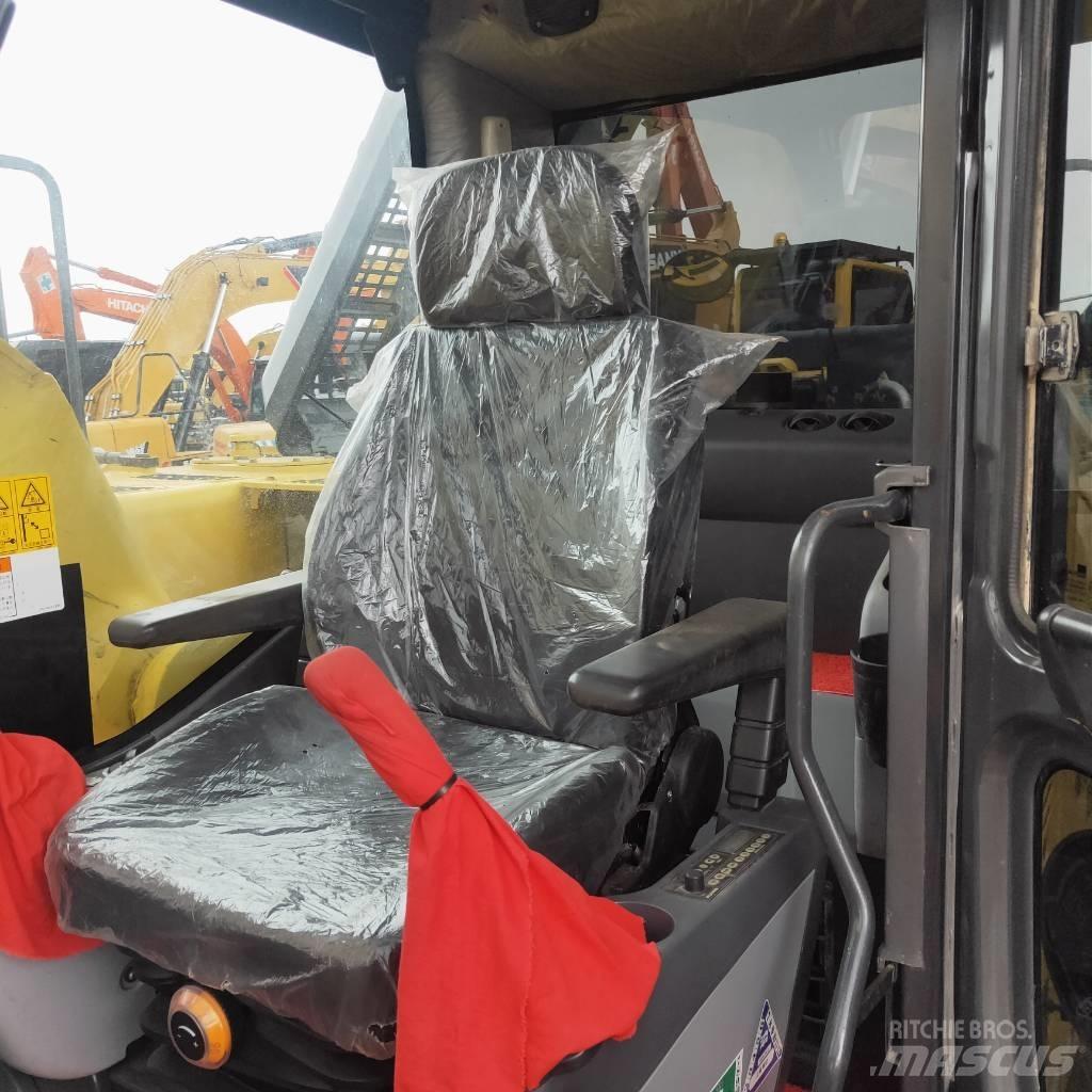 Komatsu PC200-8 Bageri gusjeničari