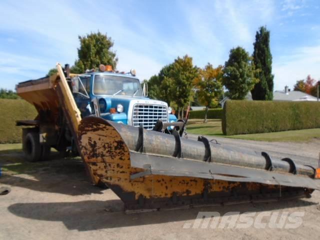 Ford LTL 9000 Sniježne daske i  plugovi