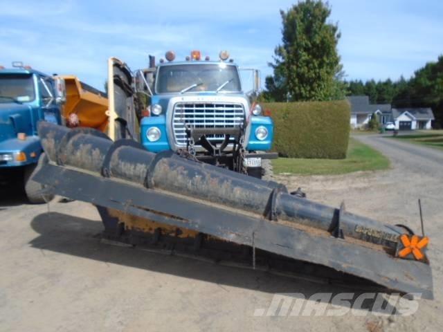 Ford LTL 9000 Sniježne daske i  plugovi