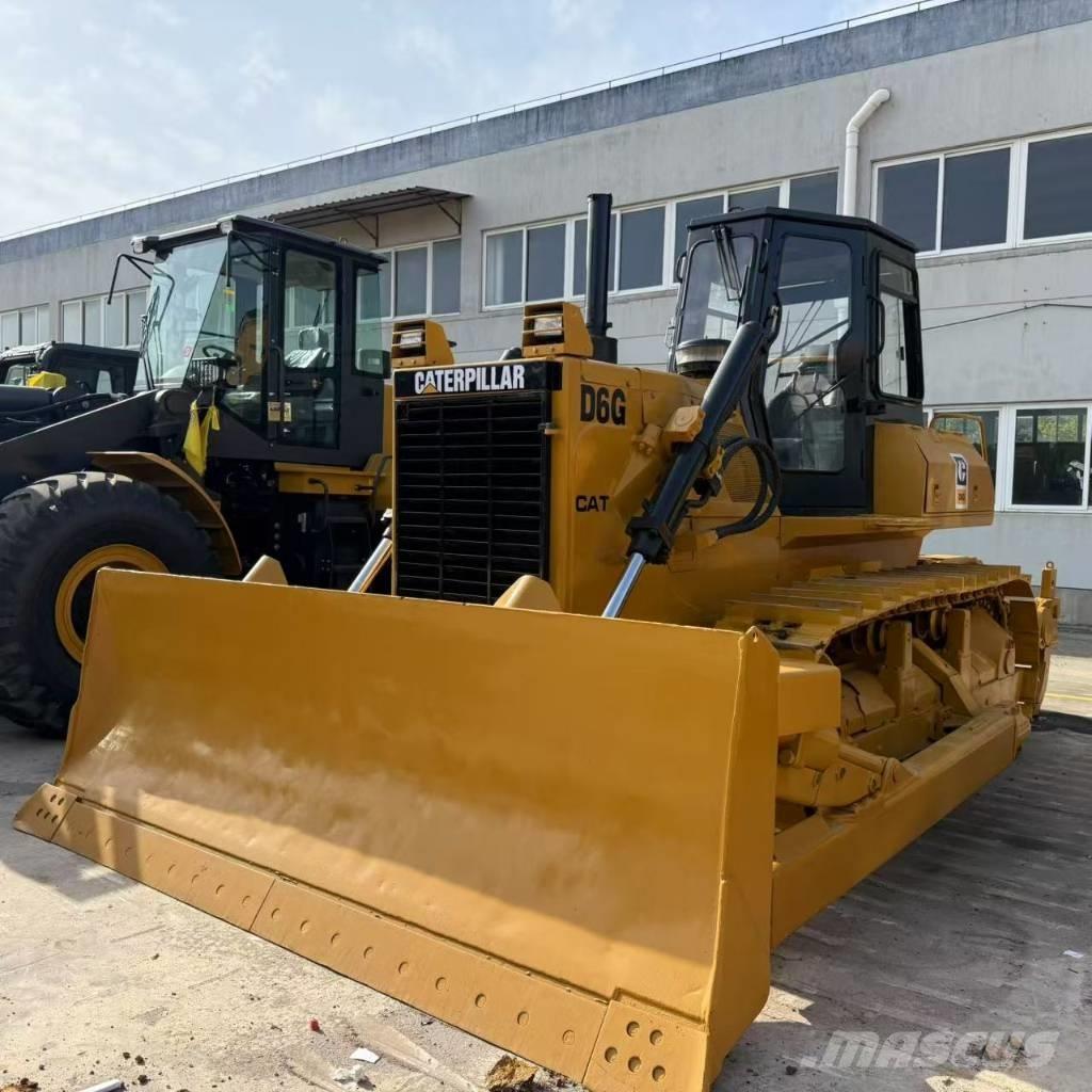 CAT D 6 G Buldožeri gusjeničari