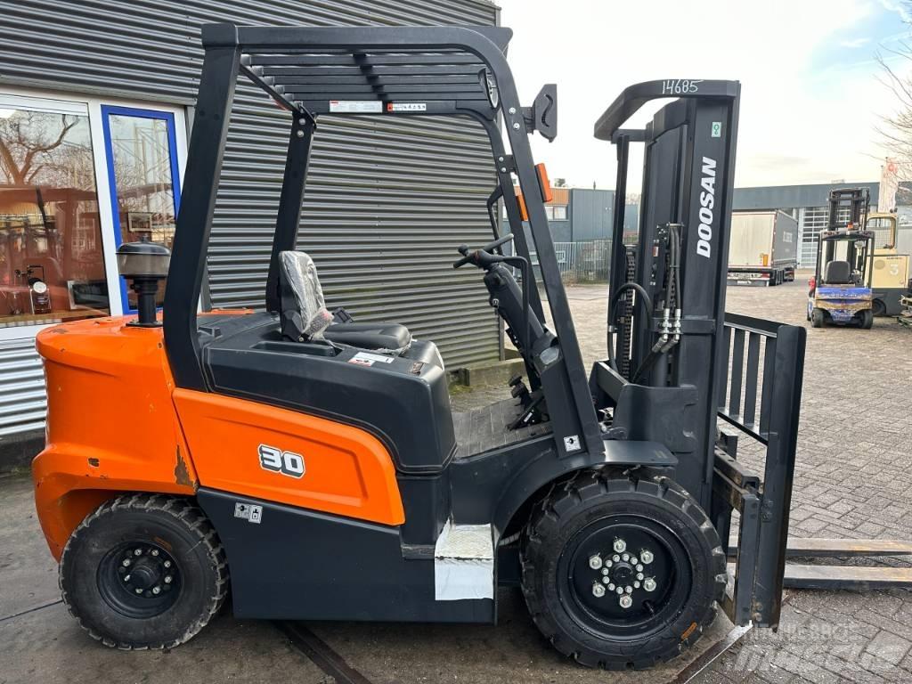 Doosan D30NX Dizelski viličari