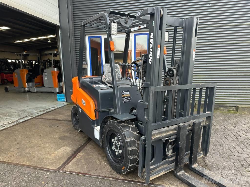 Doosan D30NX Dizelski viličari