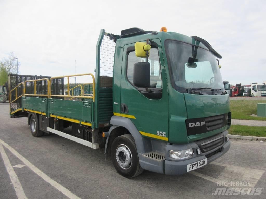 DAF 45.180 Kamioni s ravnim pločom / vitlom