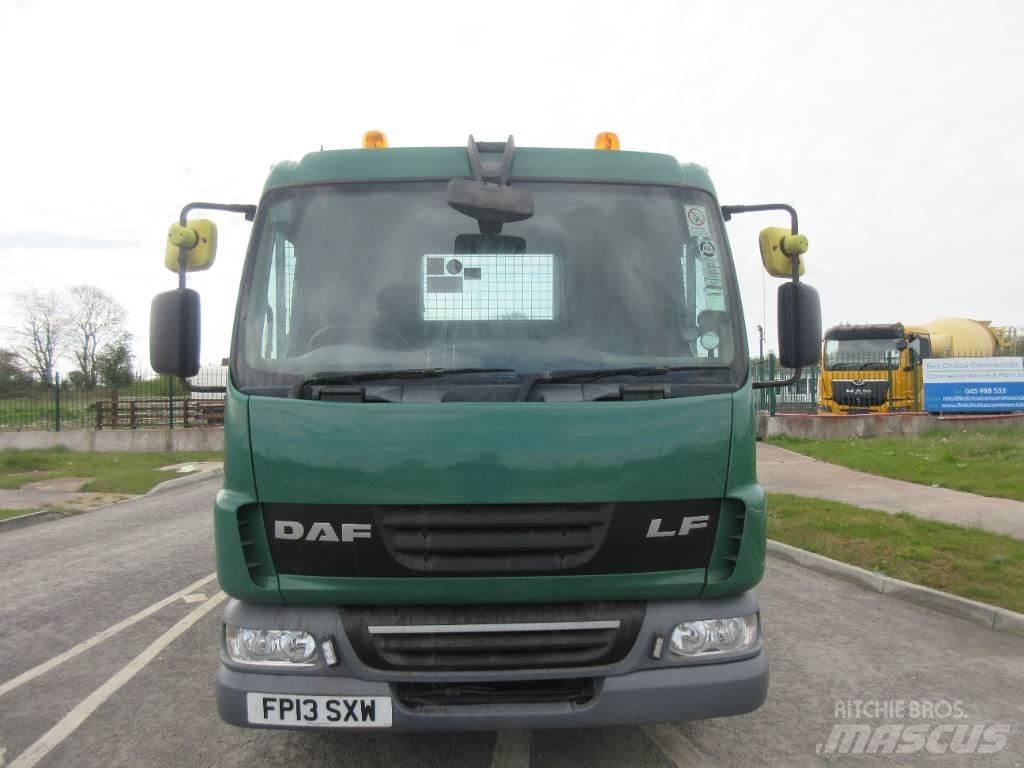 DAF 45.180 Kamioni s ravnim pločom / vitlom