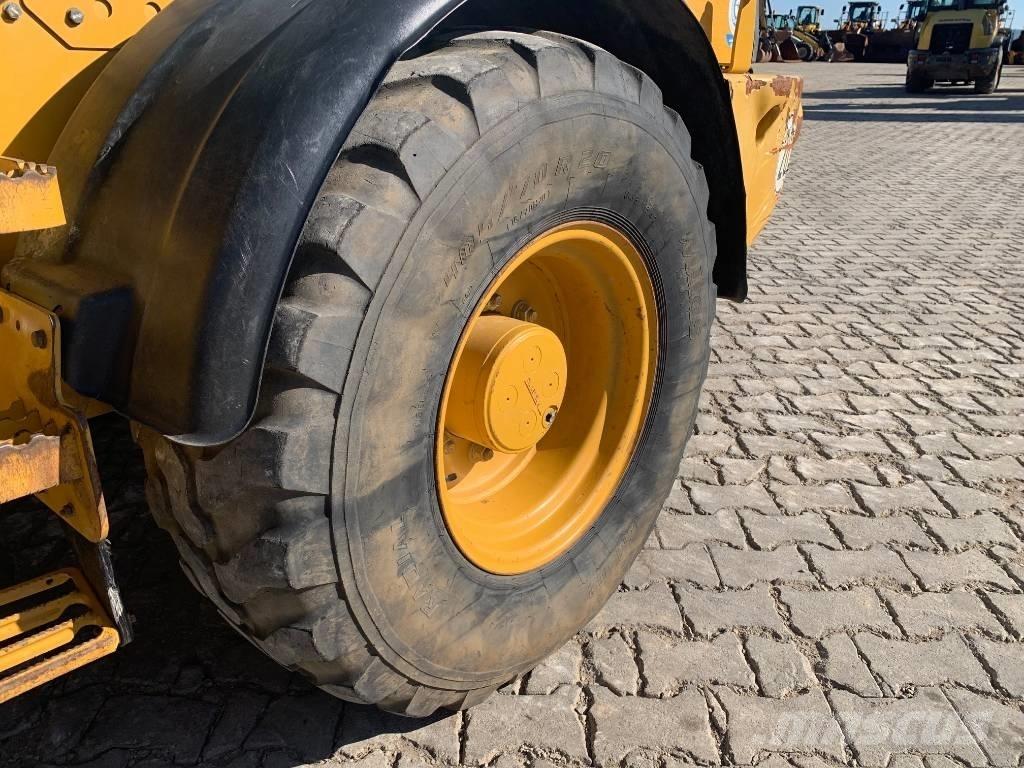 CAT 908M Utovarivači na kotačima