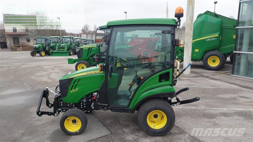 John Deere 1026R Traktori