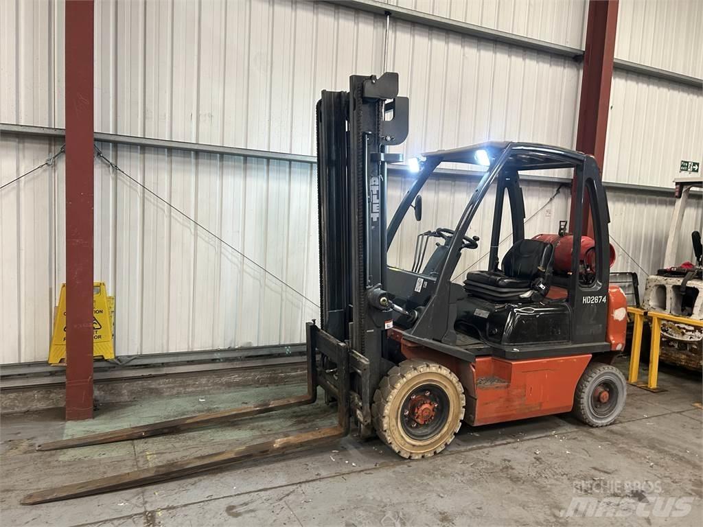 Nissan UD02A20PQ Plinski viličari