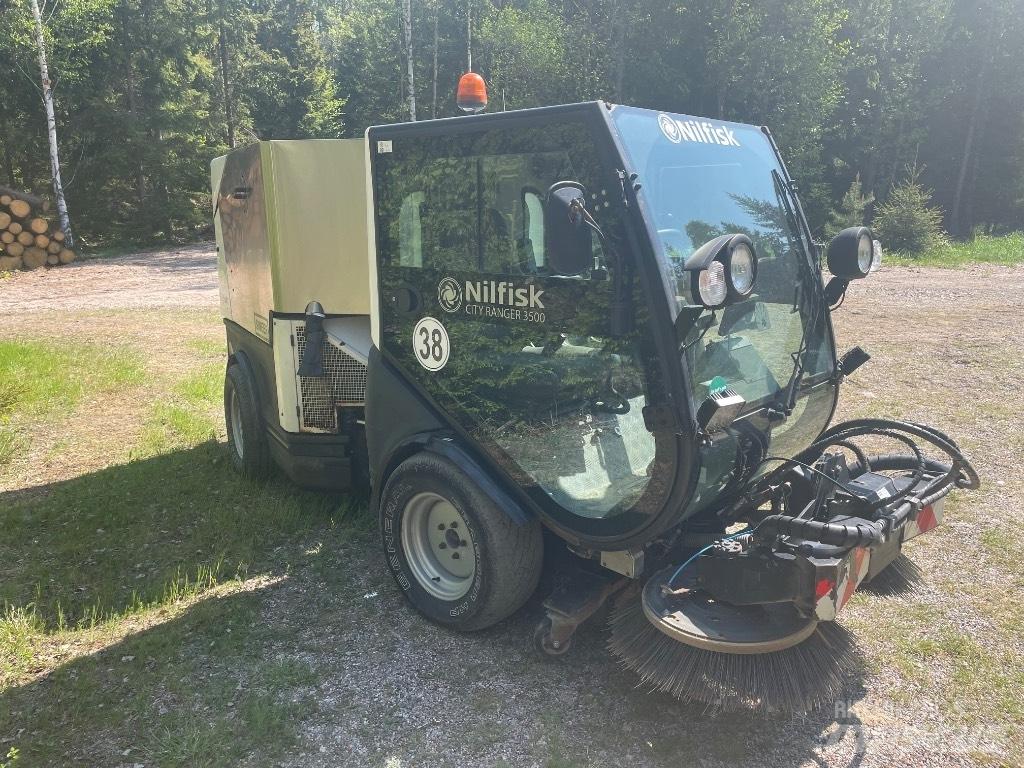 Nilfisk CR3500 Strojevi za metenje