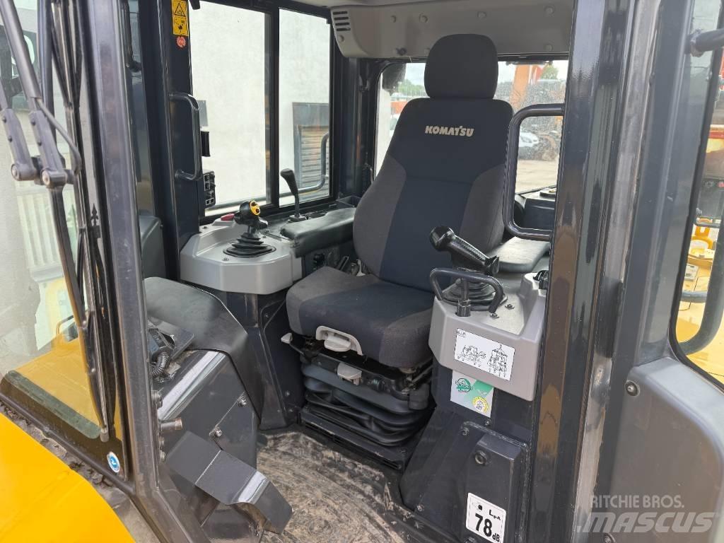Komatsu D 71P Xi-24 Buldožeri gusjeničari