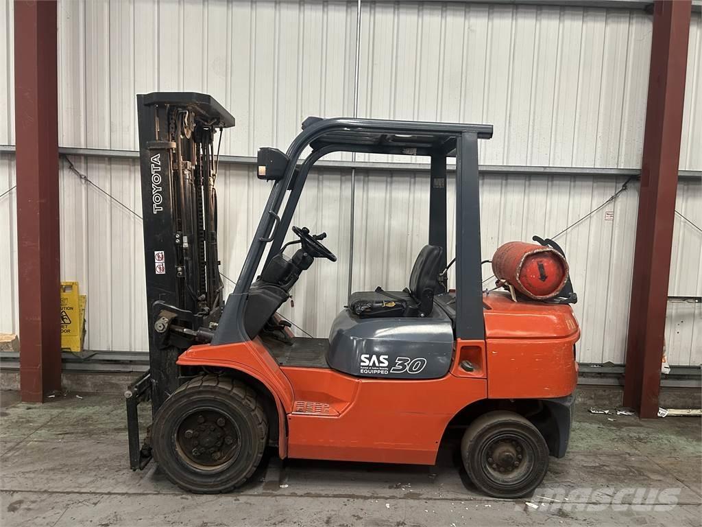 Toyota 7FGF30 Plinski viličari