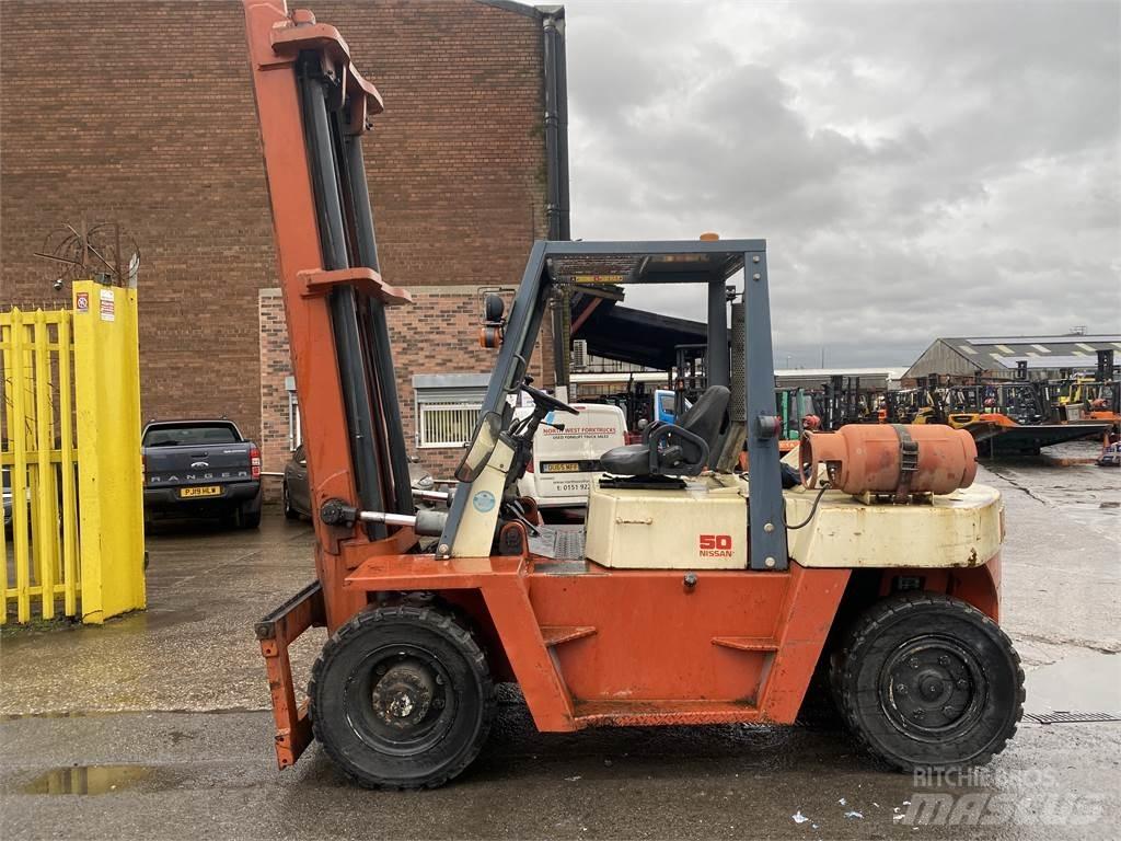 Nissan BF05H50U Dizelski viličari