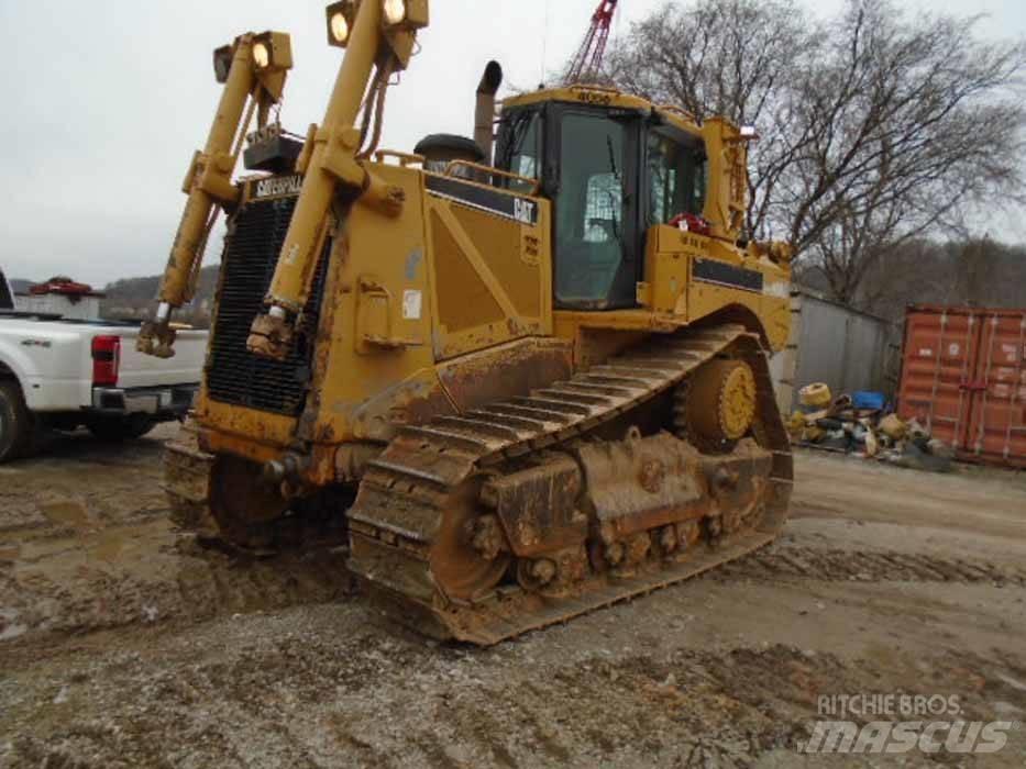 CAT D 8 T Buldožeri gusjeničari