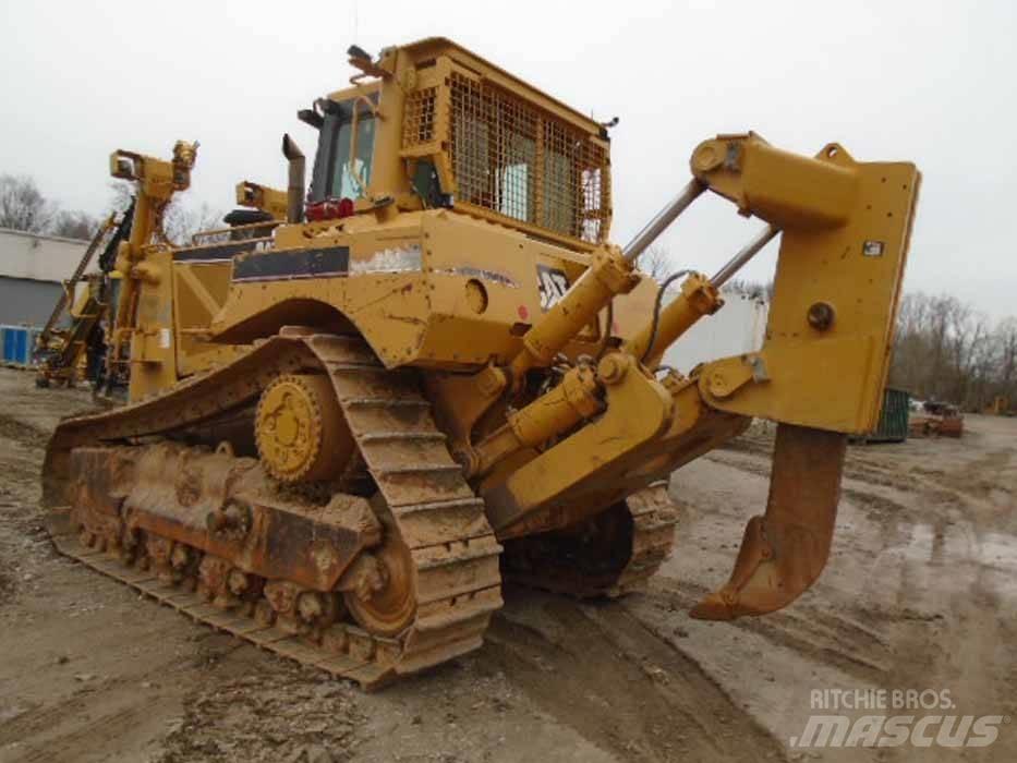 CAT D 8 T Buldožeri gusjeničari