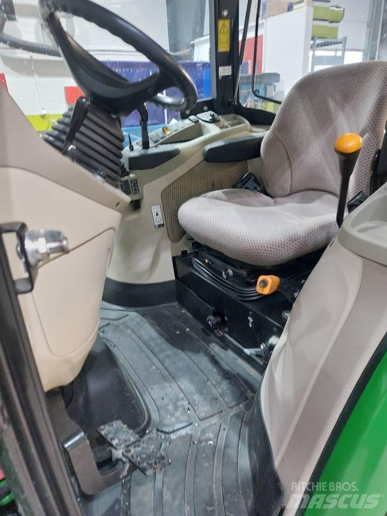 John Deere 3046 R Traktori