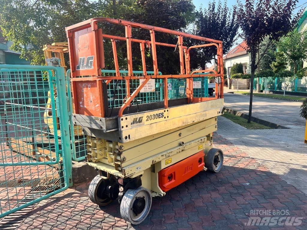 JLG 2030ES     V-3450 Vertikalne radne podizne platforme