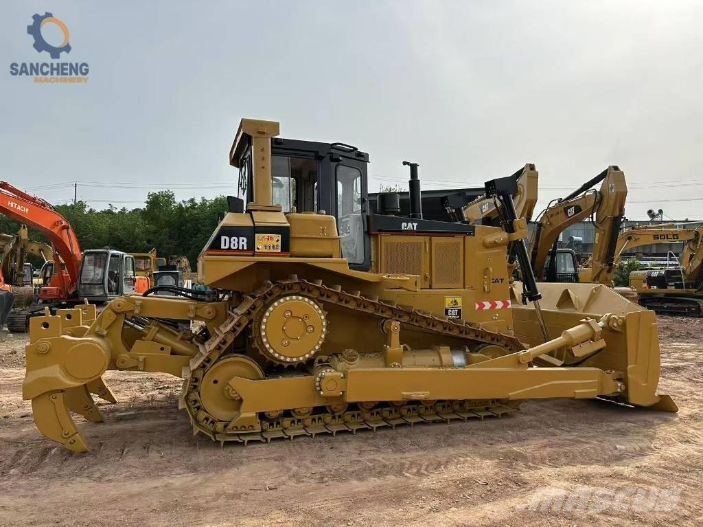 CAT D 8 R Buldožeri gusjeničari