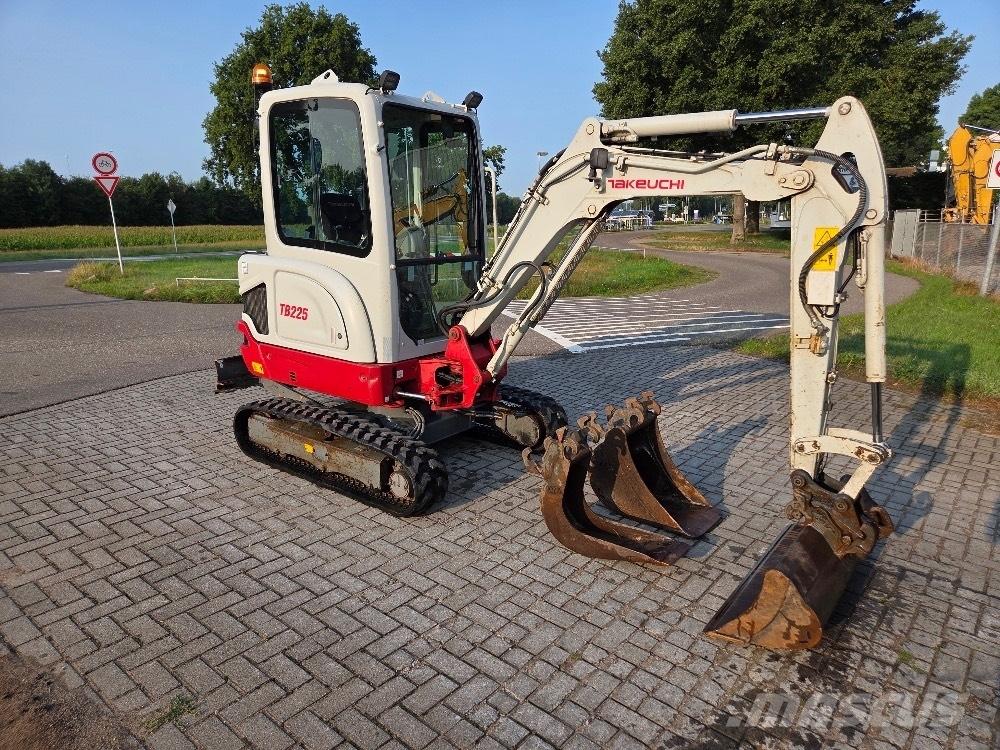 Takeuchi TB225 Mini bageri <7t