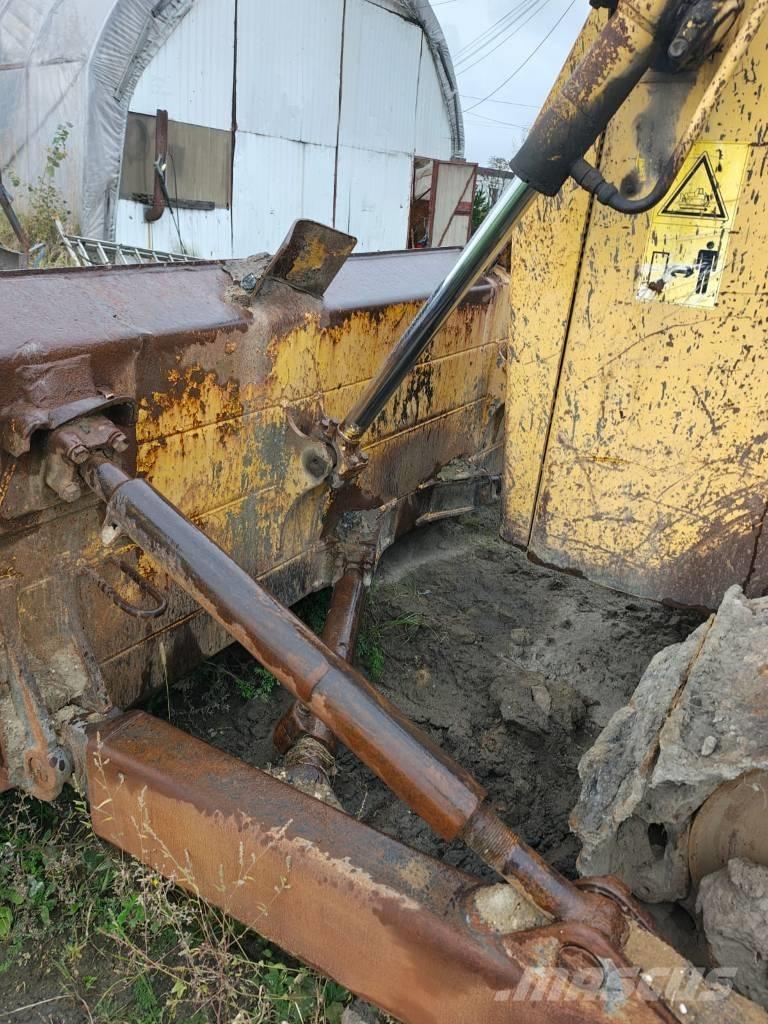 Komatsu DX 65EX-15 Buldožeri gusjeničari