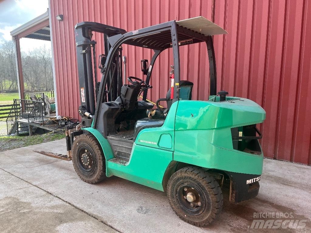 Mitsubishi FD40N1 Terenski viličar