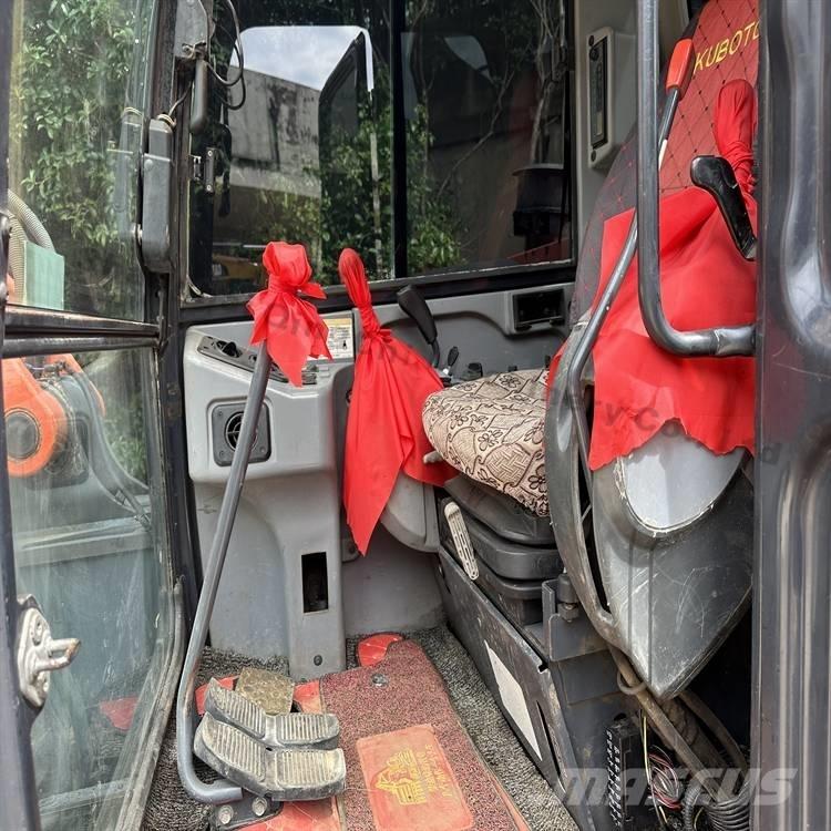 Kubota 183-3 Bageri gusjeničari