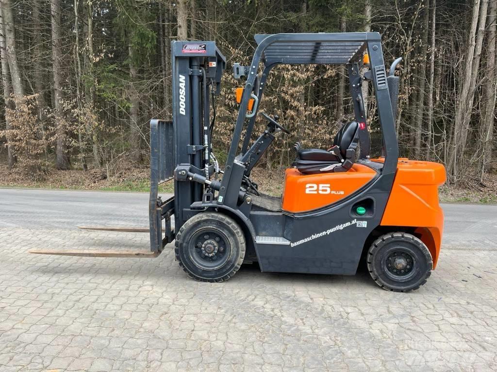Doosan D 25 GP Dizelski viličari