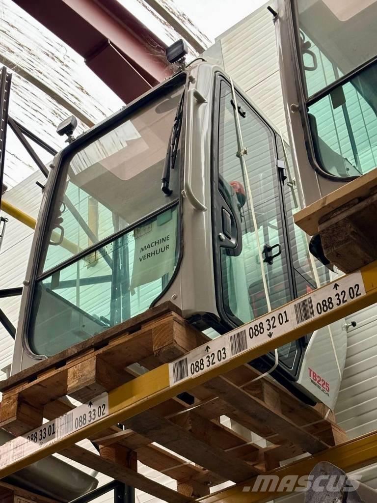 Takeuchi TB 225 Mini bageri <7t