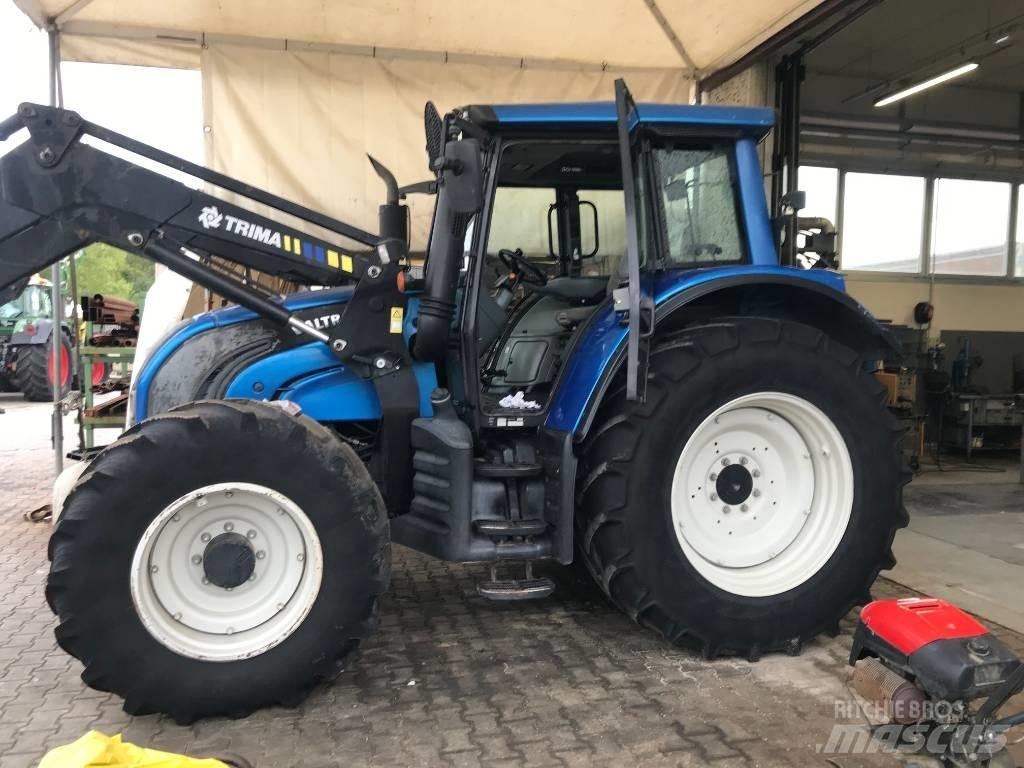 Valtra N 142 Traktori