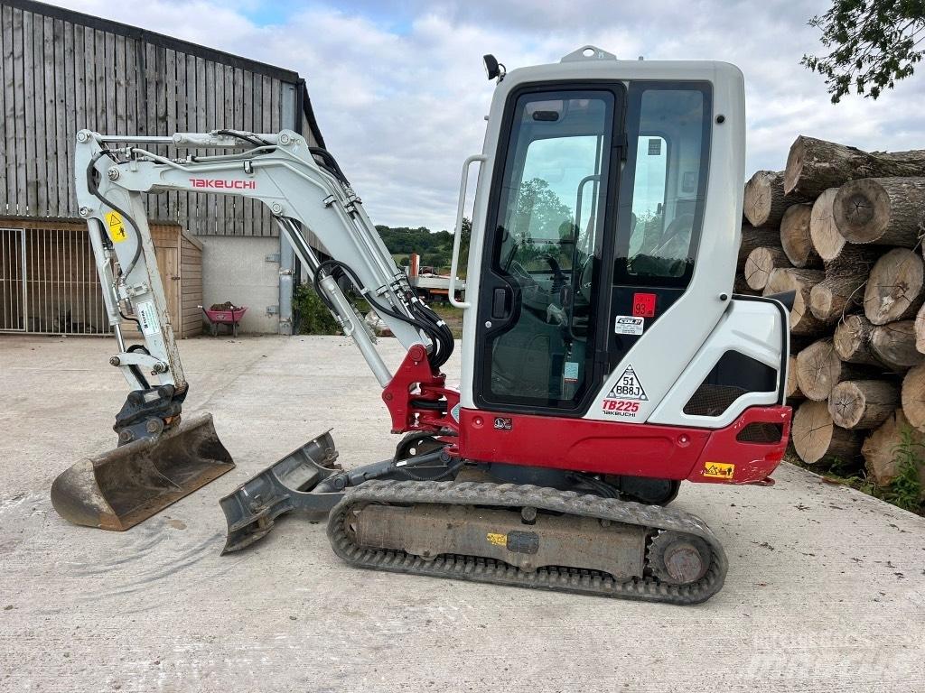 Takeuchi TB 225 Mini bageri <7t