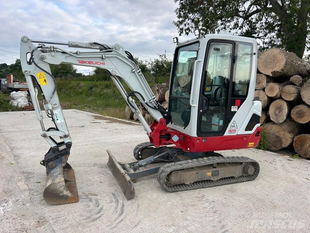 Takeuchi TB 225 Mini bageri <7t