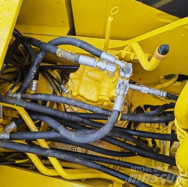 Komatsu PC220-8 Bageri gusjeničari