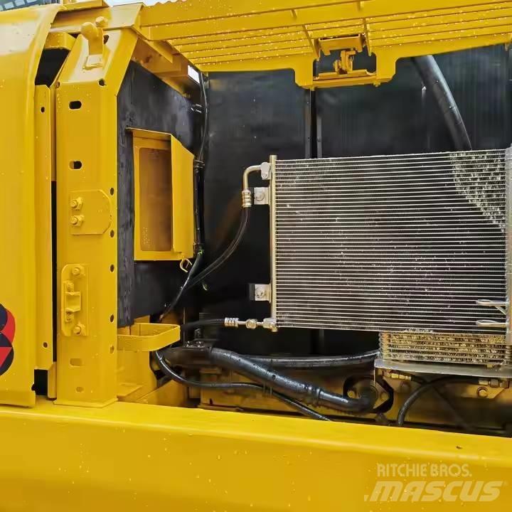Komatsu PC220-8 Bageri gusjeničari
