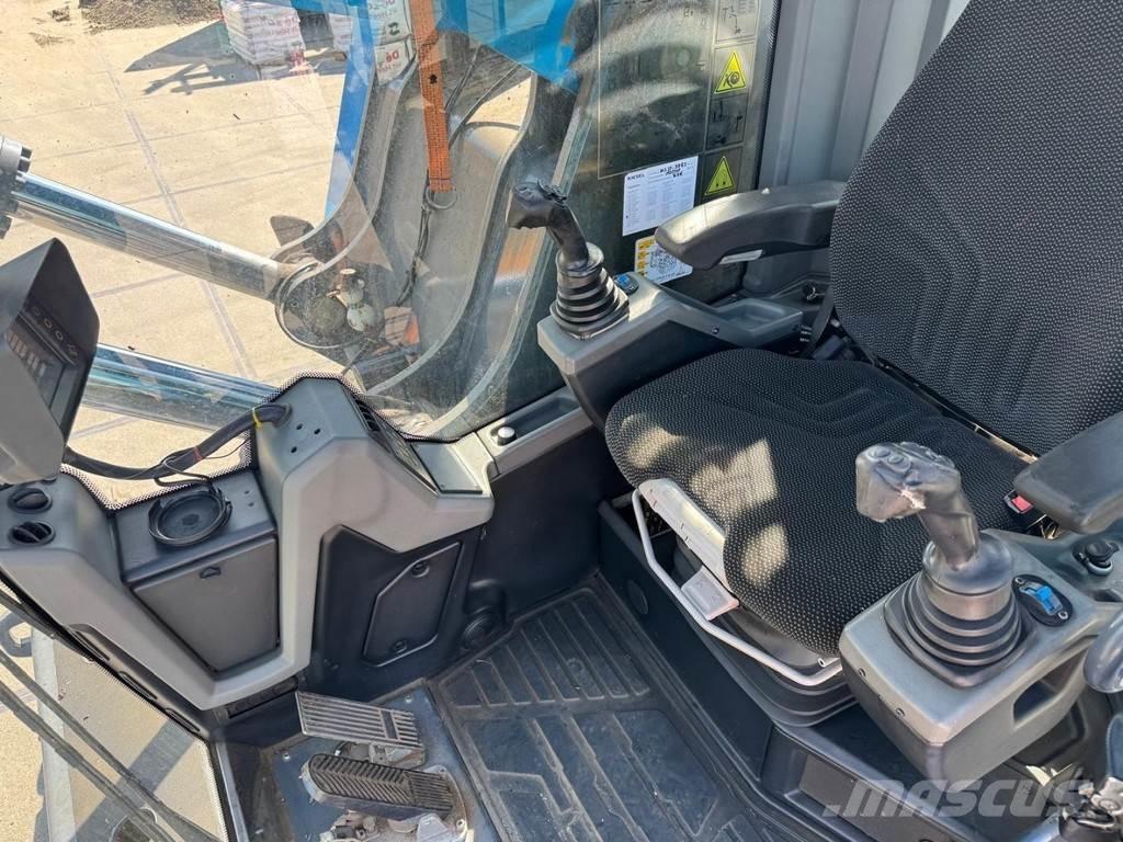 Fuchs MHL 360 T4F Bageri za manipuliranje materijalom / otpadom
