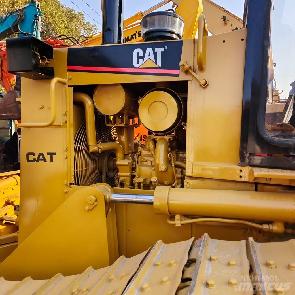 CAT D 6 M Buldožeri gusjeničari
