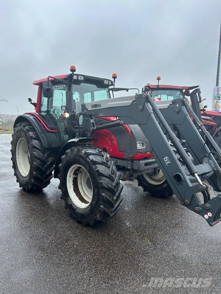 Valtra N 121 Traktori