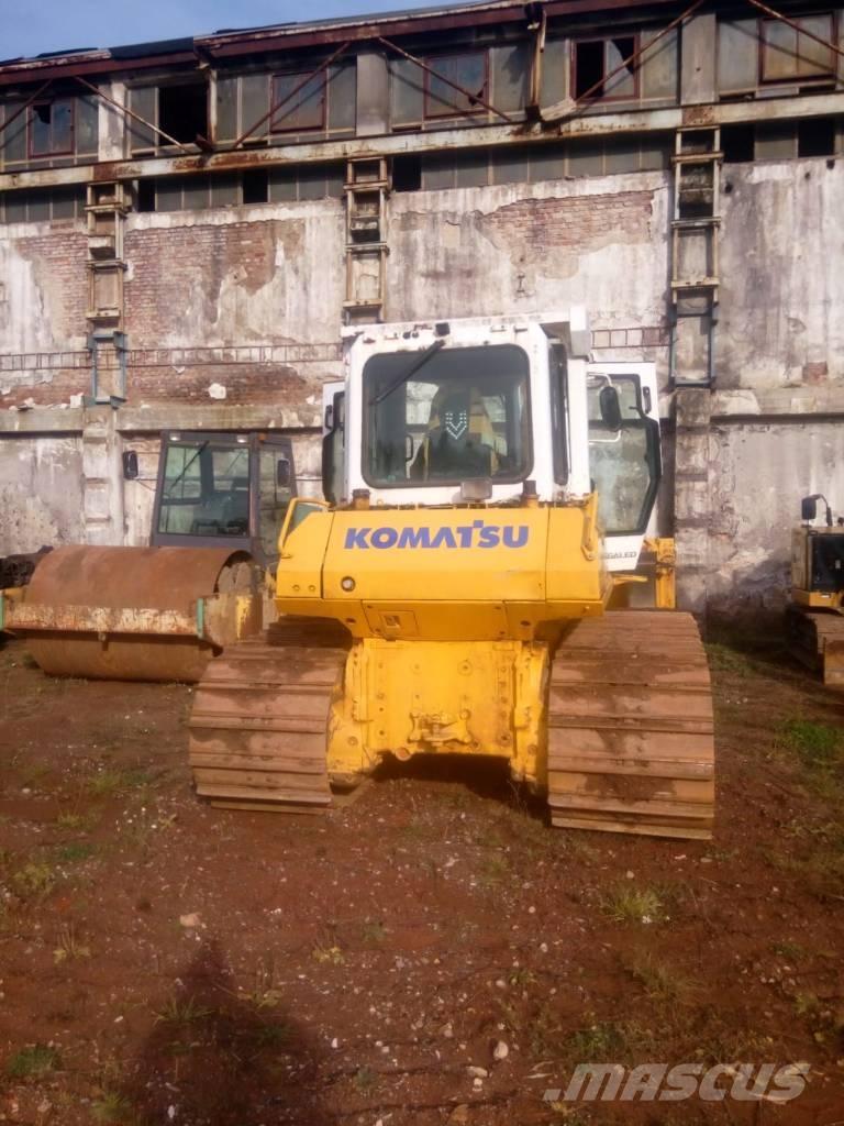 Komatsu D 61 PX-15 Buldožeri gusjeničari