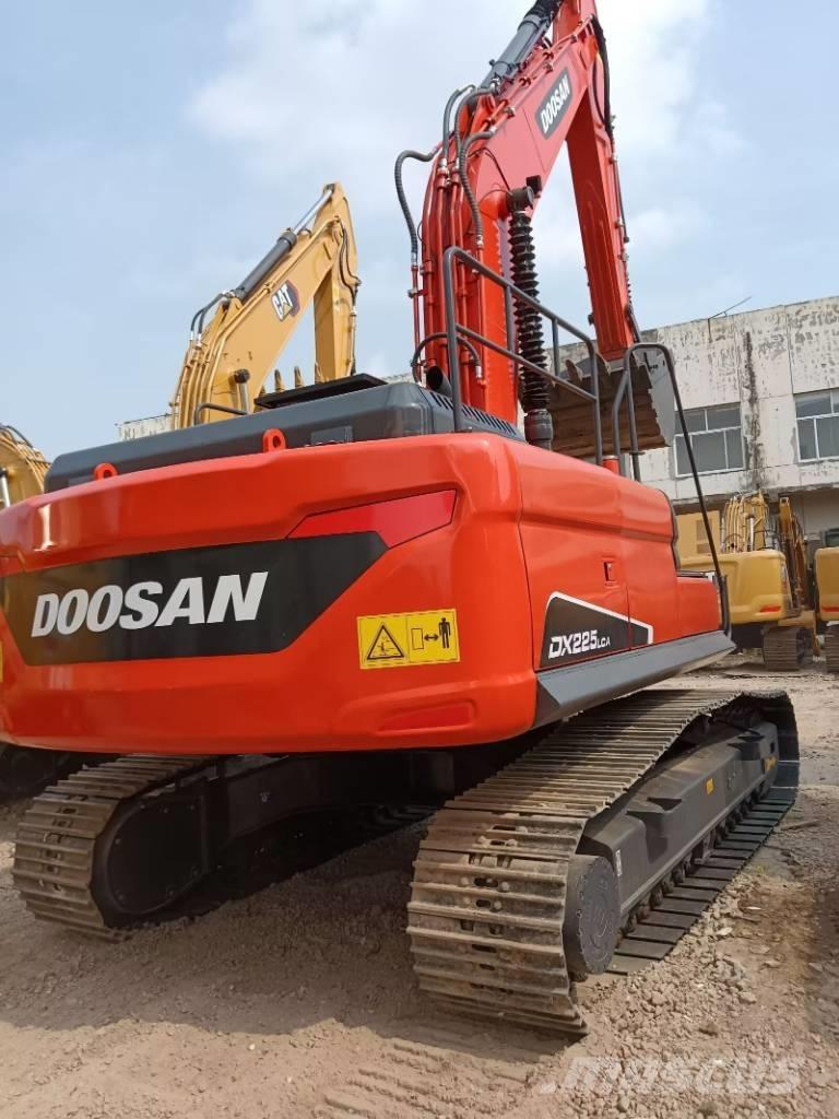 Doosan DX 225 LC Bageri gusjeničari