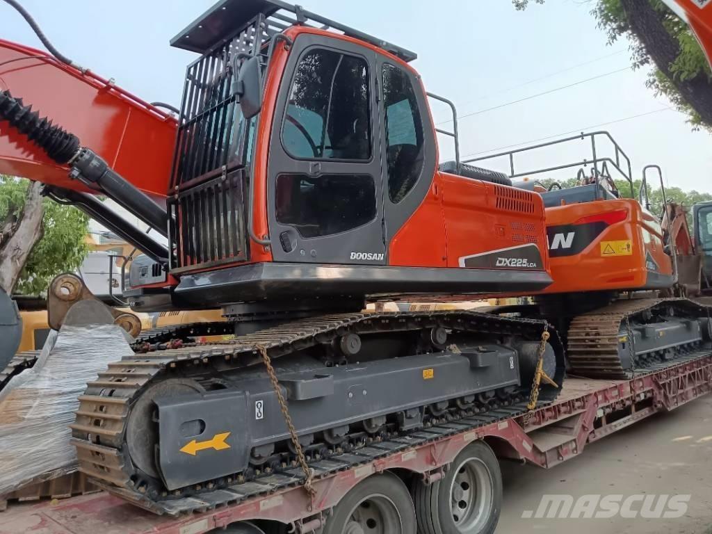 Doosan DX 225 LC Bageri gusjeničari