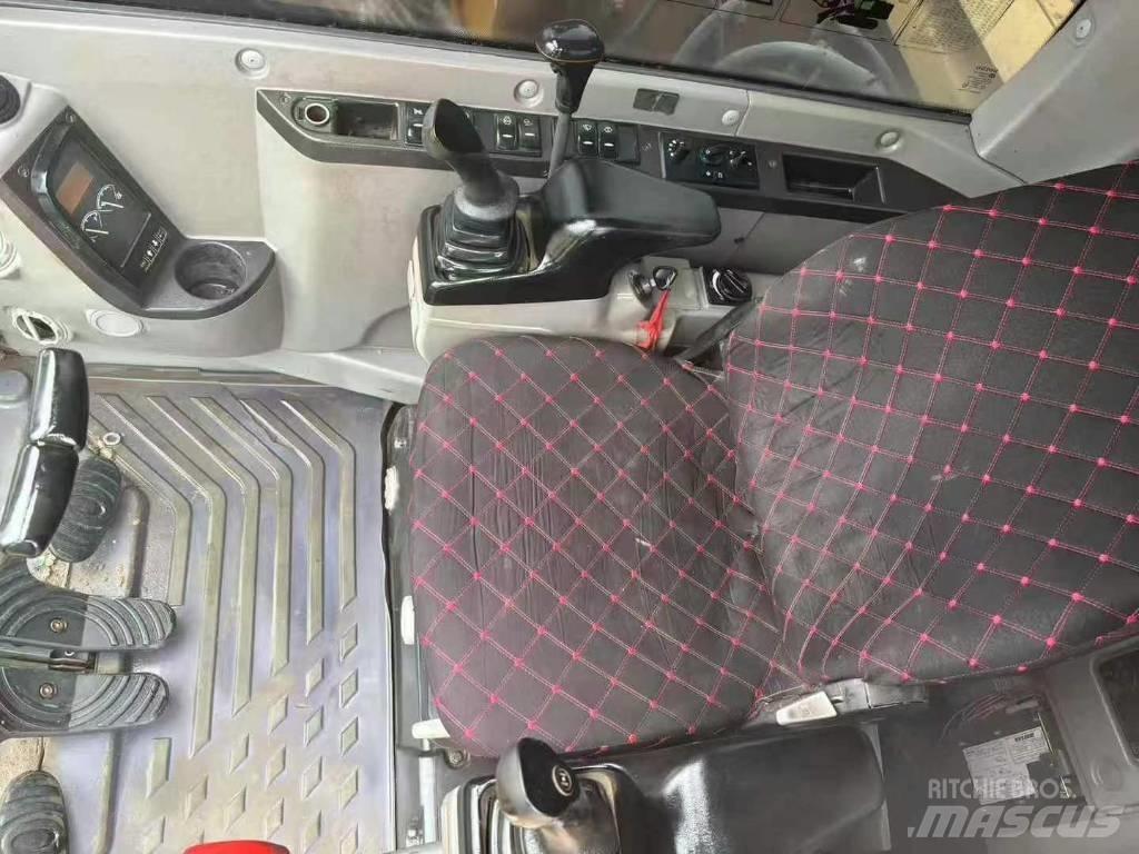 Volvo EC80 Bageri gusjeničari