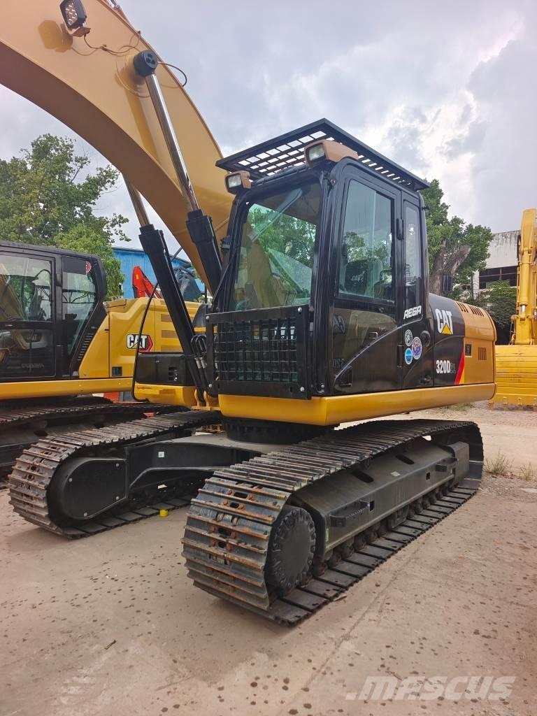 CAT 320 D2L Bageri gusjeničari