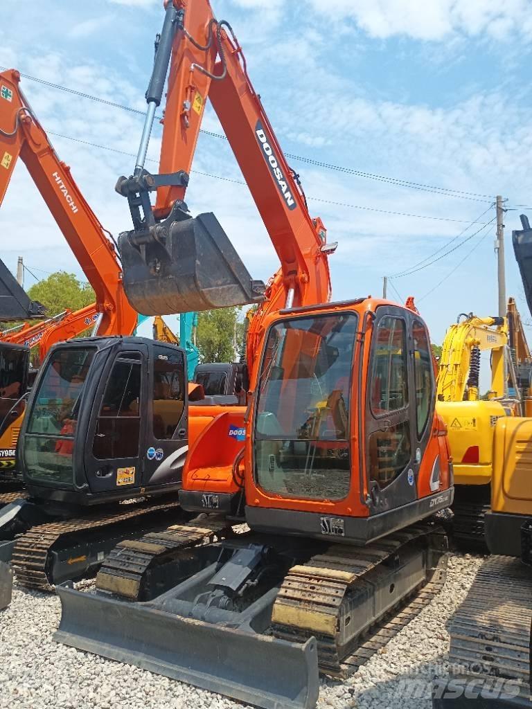 Doosan DX 75 Bageri gusjeničari